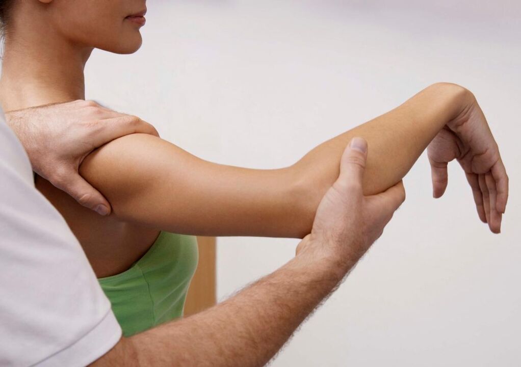 For an accurate diagnosis of arthrosis of the shoulder joint, the doctor will conduct a series of necessary tests. 